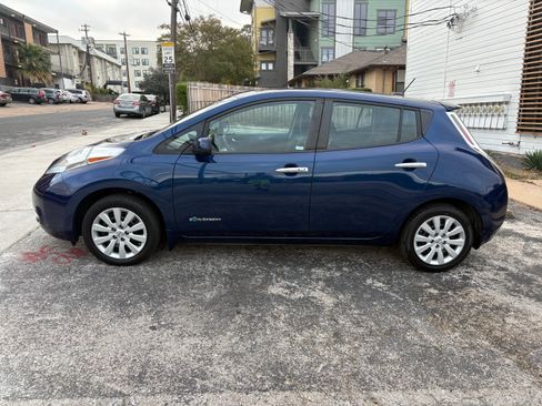 Used 2017 Nissan Leaf S image 5