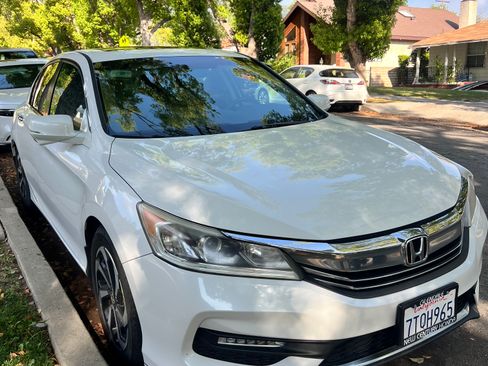 Used 2016 Honda Accord EX image 2