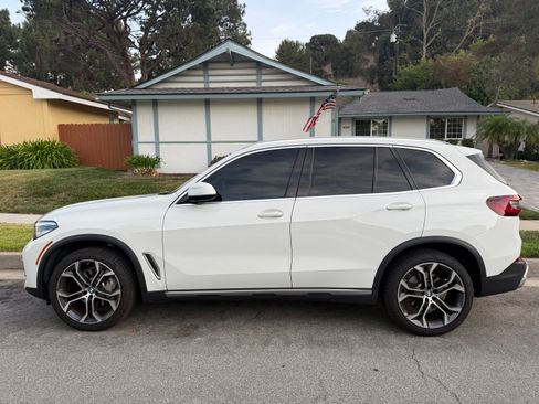 Used 2022 BMW X5 xDrive40i AWD/4WD image 1