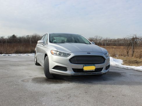 Used 2014 Ford Fusion SE image 2