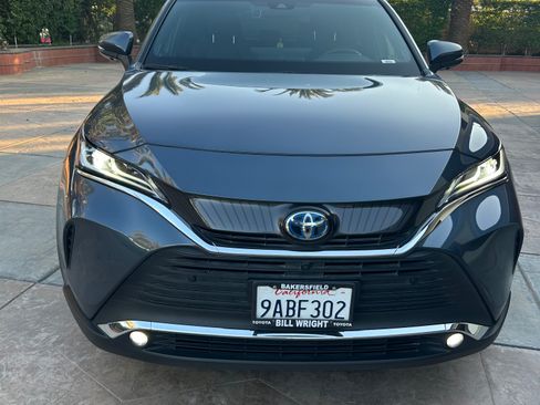 Used 2022 Toyota Venza Limited image 1