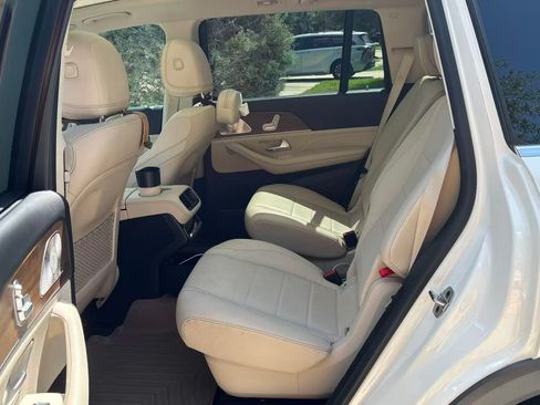 Used 2021 Mercedes-Benz GLS 450 4MATIC image 10