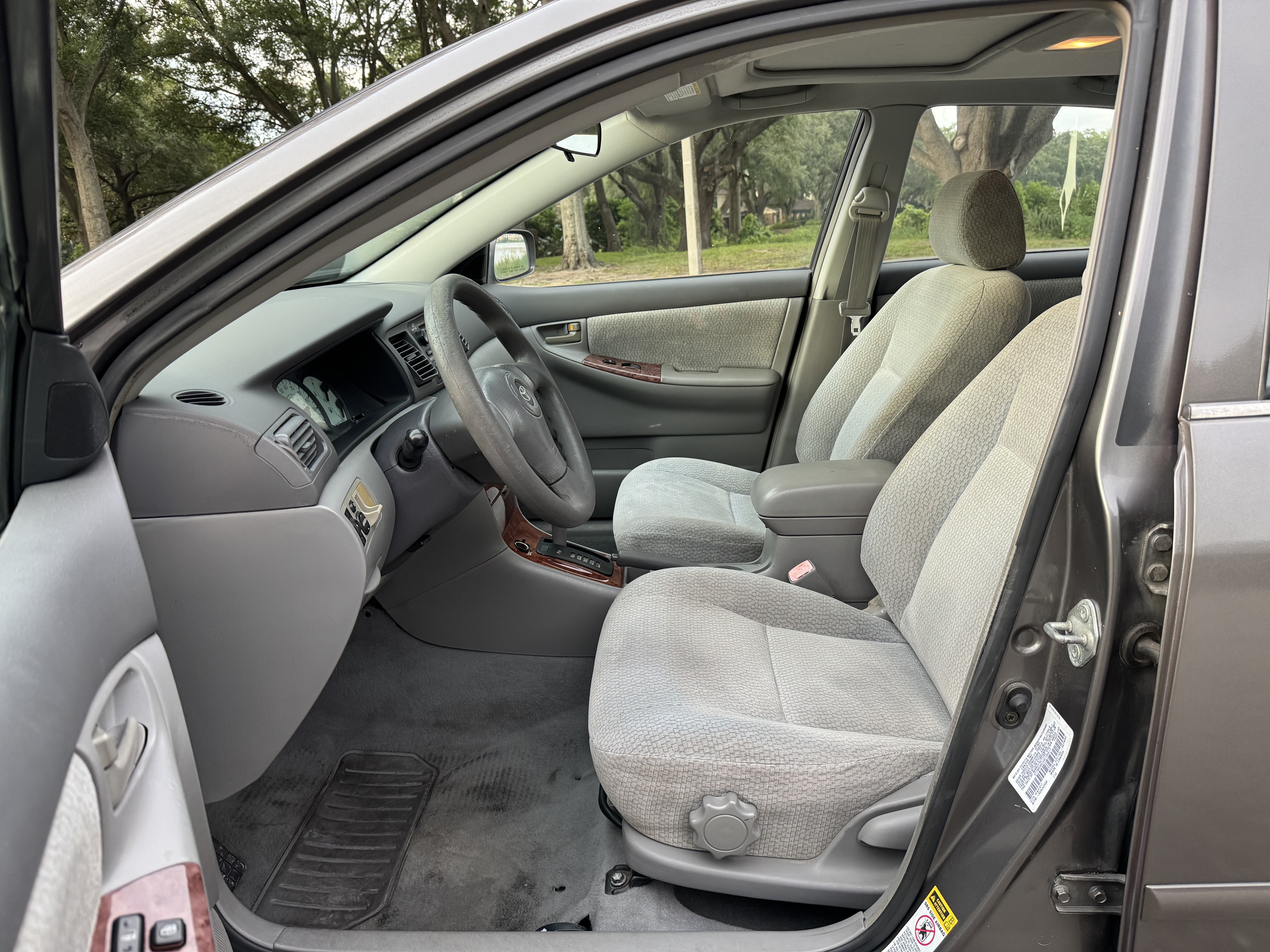 Used 2004 Toyota Corolla LE FWD image 9
