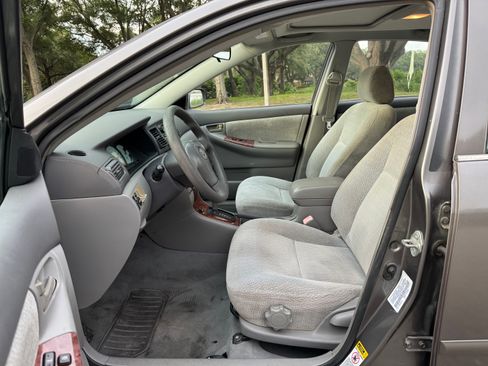 Used 2004 Toyota Corolla LE FWD image 9
