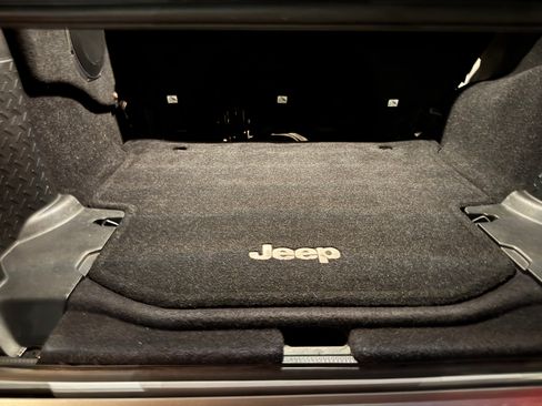 Used 2017 Jeep Wrangler Unlimited Sahara w/ Connectivity Group image 25