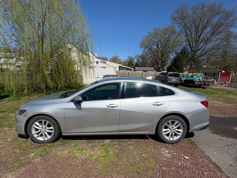 Used 2018 Chevrolet Malibu LT image 10