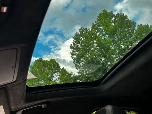 Used 2016 Jaguar XF R-Sport image 11