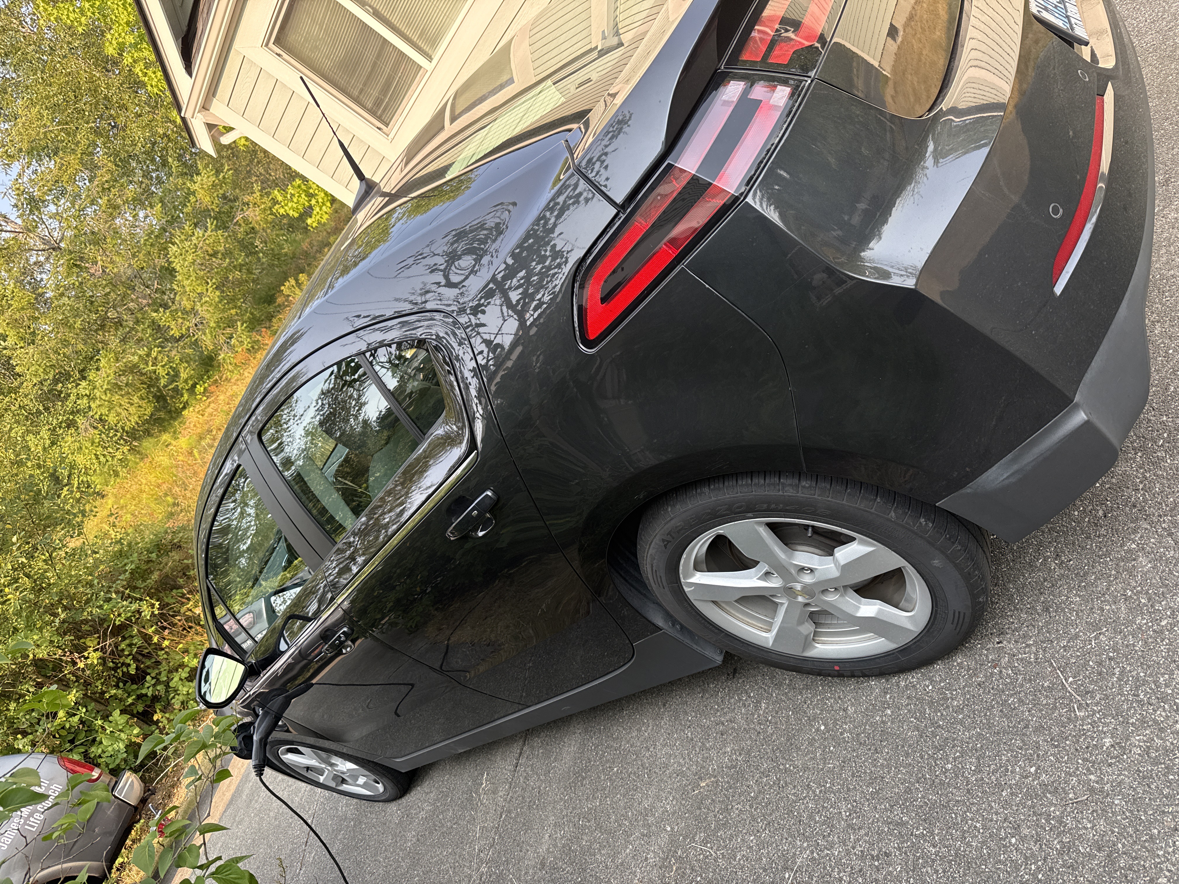 Used 2014 Chevrolet Volt w/ Enhanced Safety Package 1 FWD image 2