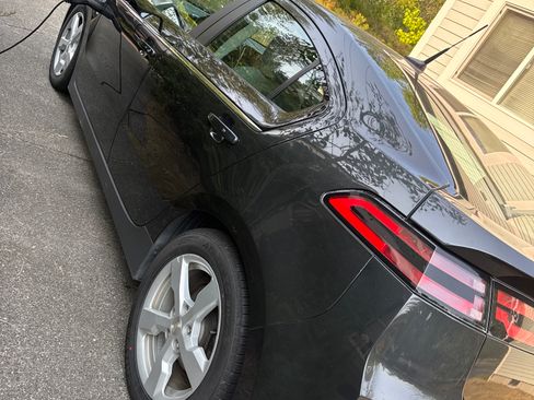 Used 2014 Chevrolet Volt w/ Enhanced Safety Package 1 FWD image 2