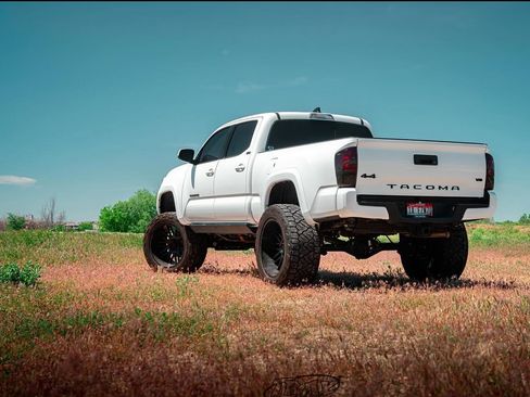 Used 2022 Toyota Tacoma SR5 image 2