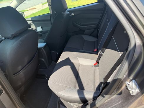 Used 2013 Ford Focus SE FWD image 12