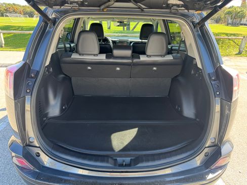 Used 2018 Toyota RAV4 Limited image 10