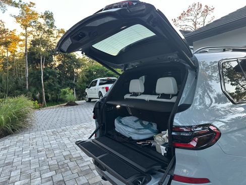 Used 2025 BMW X7 xDrive40i w/ M Sport Package image 9