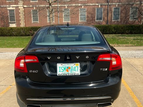 Used 2017 Volvo S60 T5 Inscription image 10