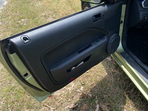 Used 2005 Ford Mustang GT Premium image 11