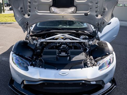 Used 2019 Aston Martin V8 Vantage Coupe RWD image 20