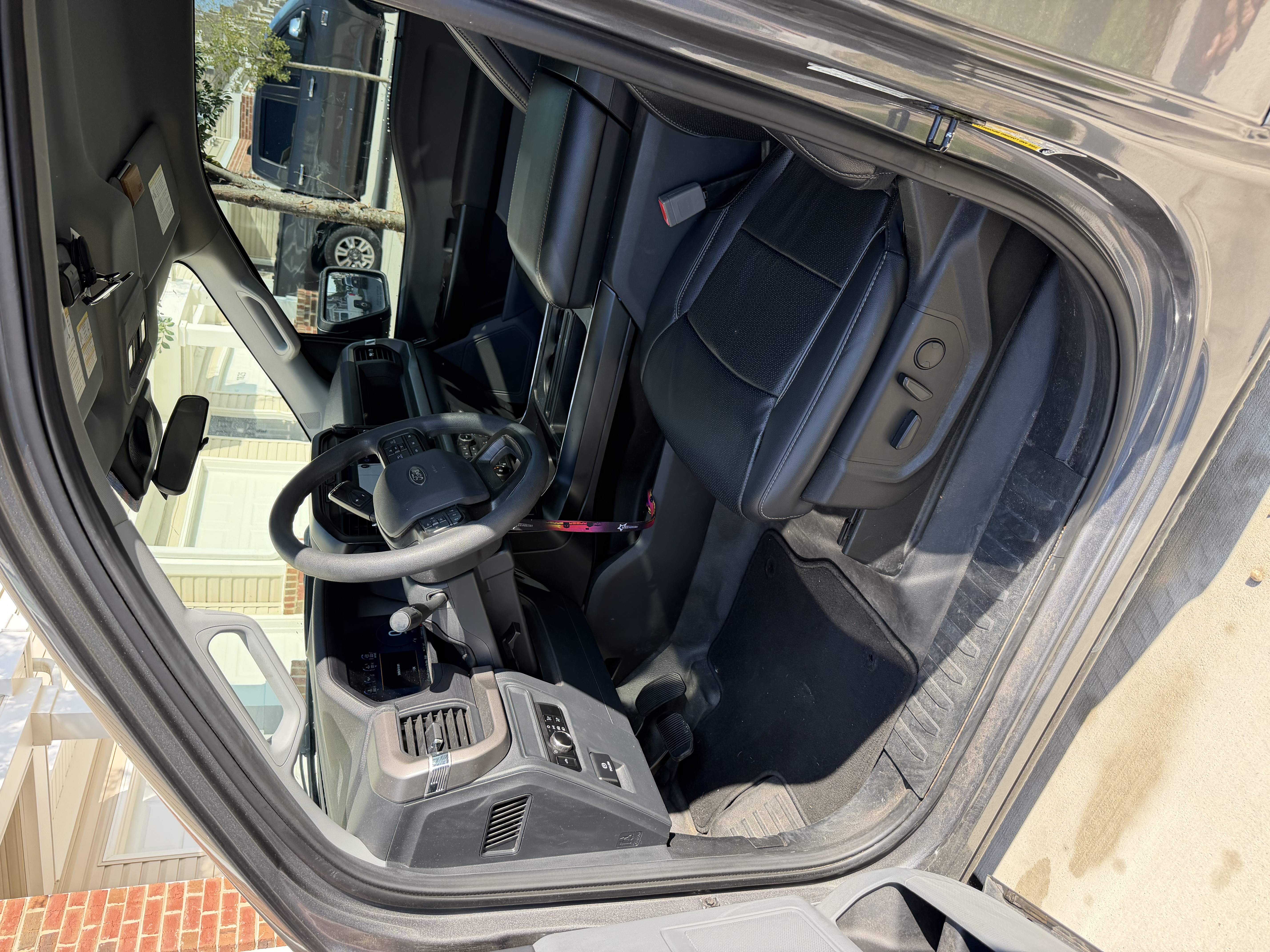 Used 2024 Ford F150 XL RWD image 8
