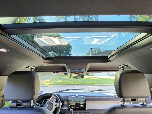 Used 2023 Land Rover Defender 130 SE image 13