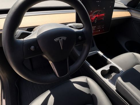 Used 2023 Tesla Model Y AWD image 6