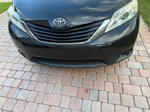 Used 2013 Toyota Sienna LE image 18