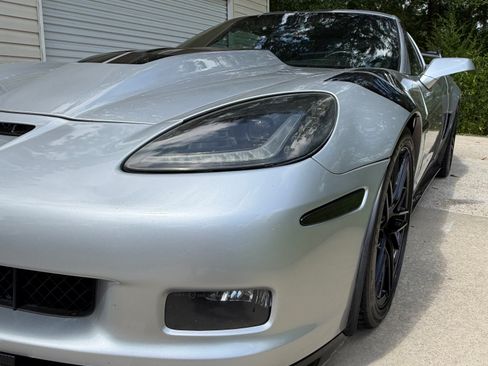 Used 2009 Chevrolet Corvette Coupe w/ Z51 Performance Package RWD image 11