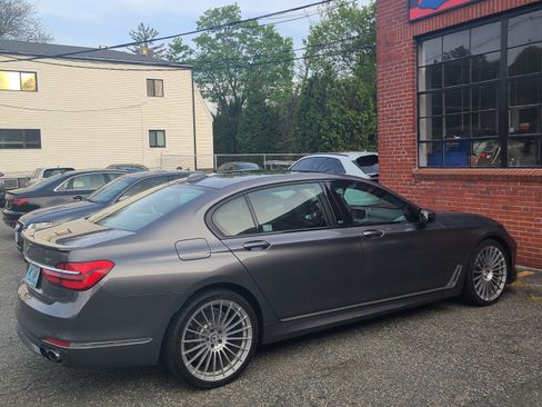 Used 2017 BMW ALPINA B7 xDrive image 5