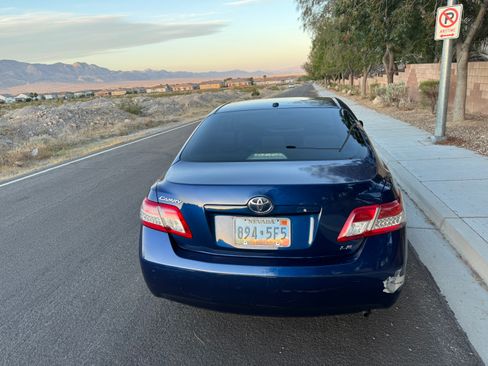 Used 2010 Toyota Camry LE FWD image 6