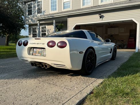 Used 2002 Chevrolet Corvette Coupe w/ Preferred Equipment Group2 RWD image 5