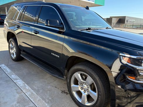 Used 2018 Chevrolet Tahoe LT image 2