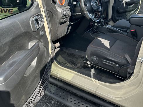 Used 2022 Jeep Gladiator Mojave w/ LED Lighting Group AWD/4WD image 14