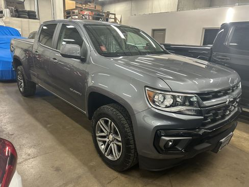 Used 2022 Chevrolet Colorado LT w/ Luxury Package image 2