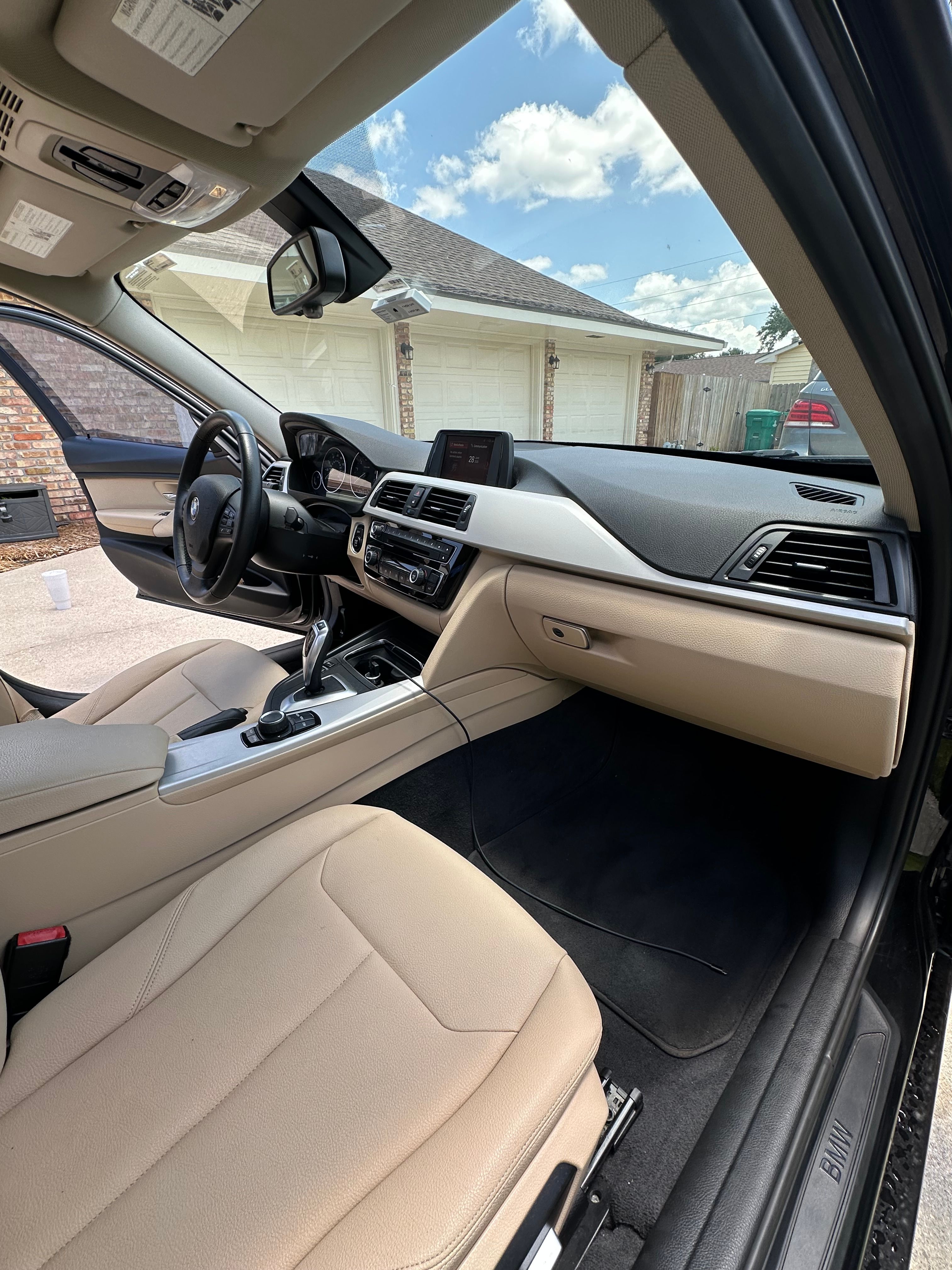 Used 2018 BMW 320i Sedan RWD image 13