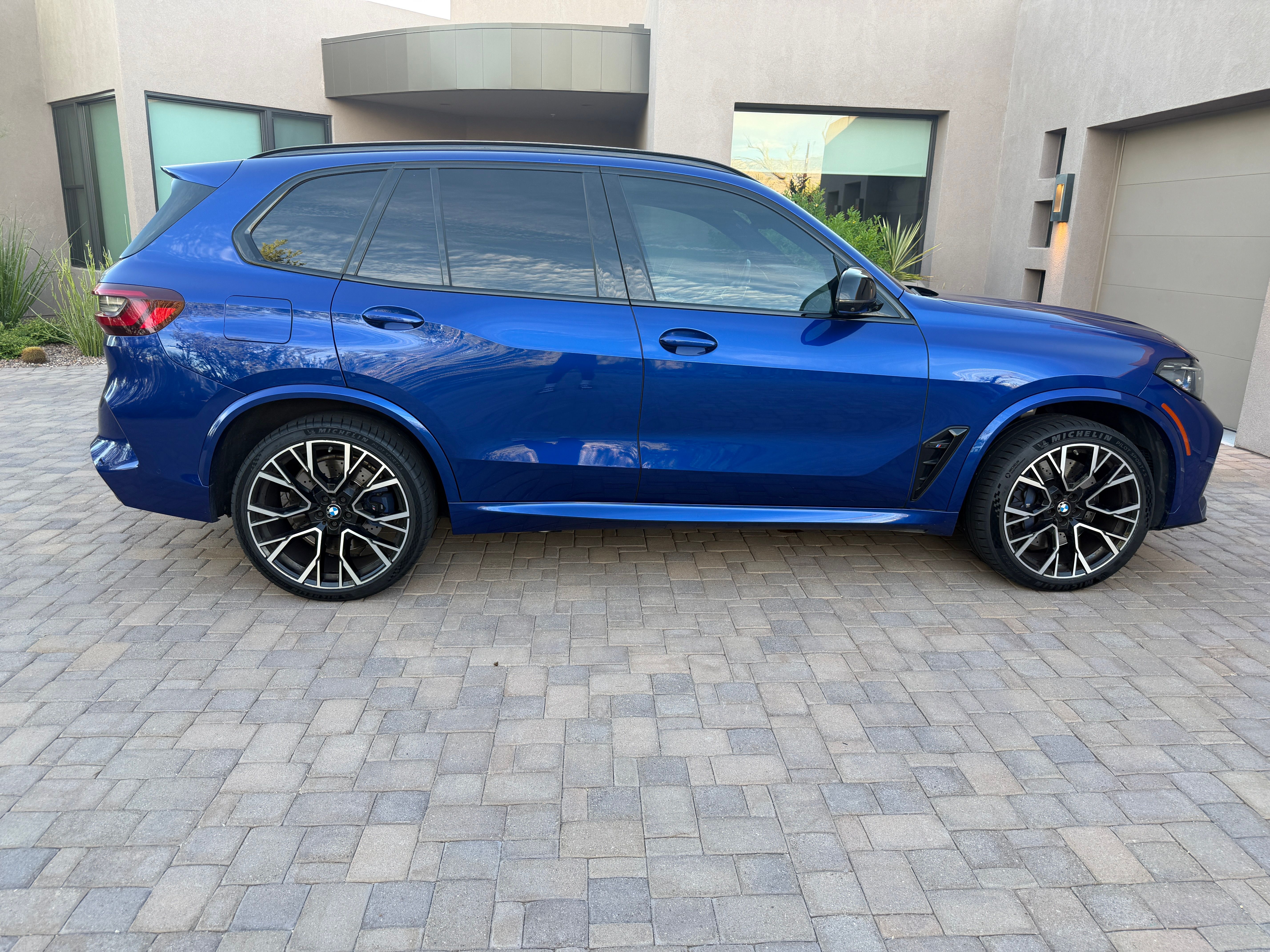 Used 2022 BMW X5 M w/ Competition Package AWD/4WD image 4