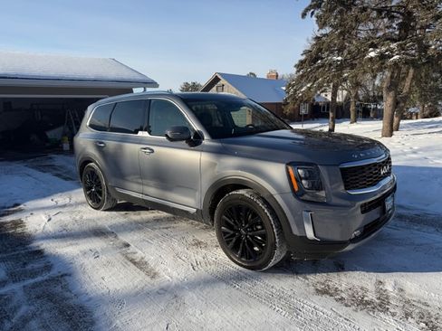 Used 2022 Kia Telluride SX w/ SX Prestige Package image 2