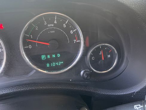 Used 2015 Jeep Wrangler Unlimited Sahara w/ Connectivity Group image 11