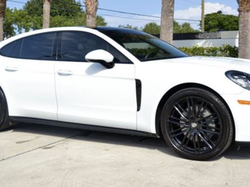 Used 2017 Porsche Panamera 4S image 2
