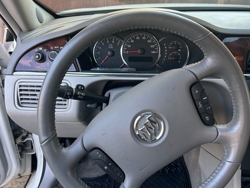 Used 2009 Buick LaCrosse CXL w/ Driver Confidence Package FWD image 4