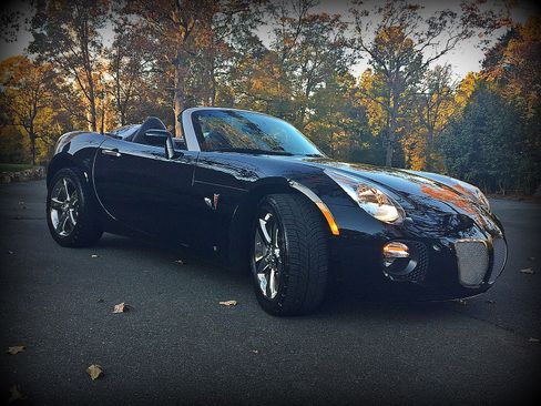 Used 2008 Pontiac Solstice GXP w/ Premium Package RWD image 14