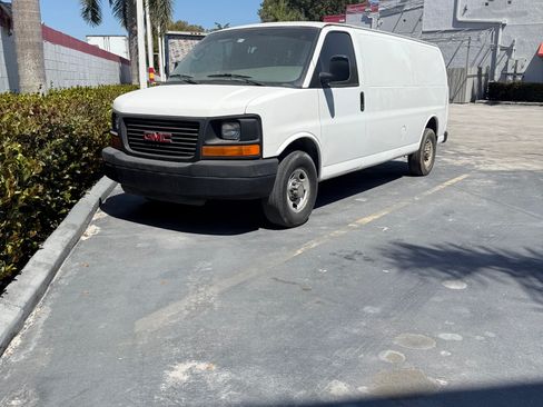 Used 2010 GMC Savana 3500 Extended image 1