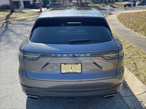 Used 2019 Porsche Cayenne Sport Utility 4D image 8