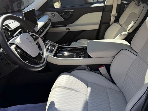 Used 2023 Lincoln Aviator Black Label w/ Dynamic Handling Package image 17