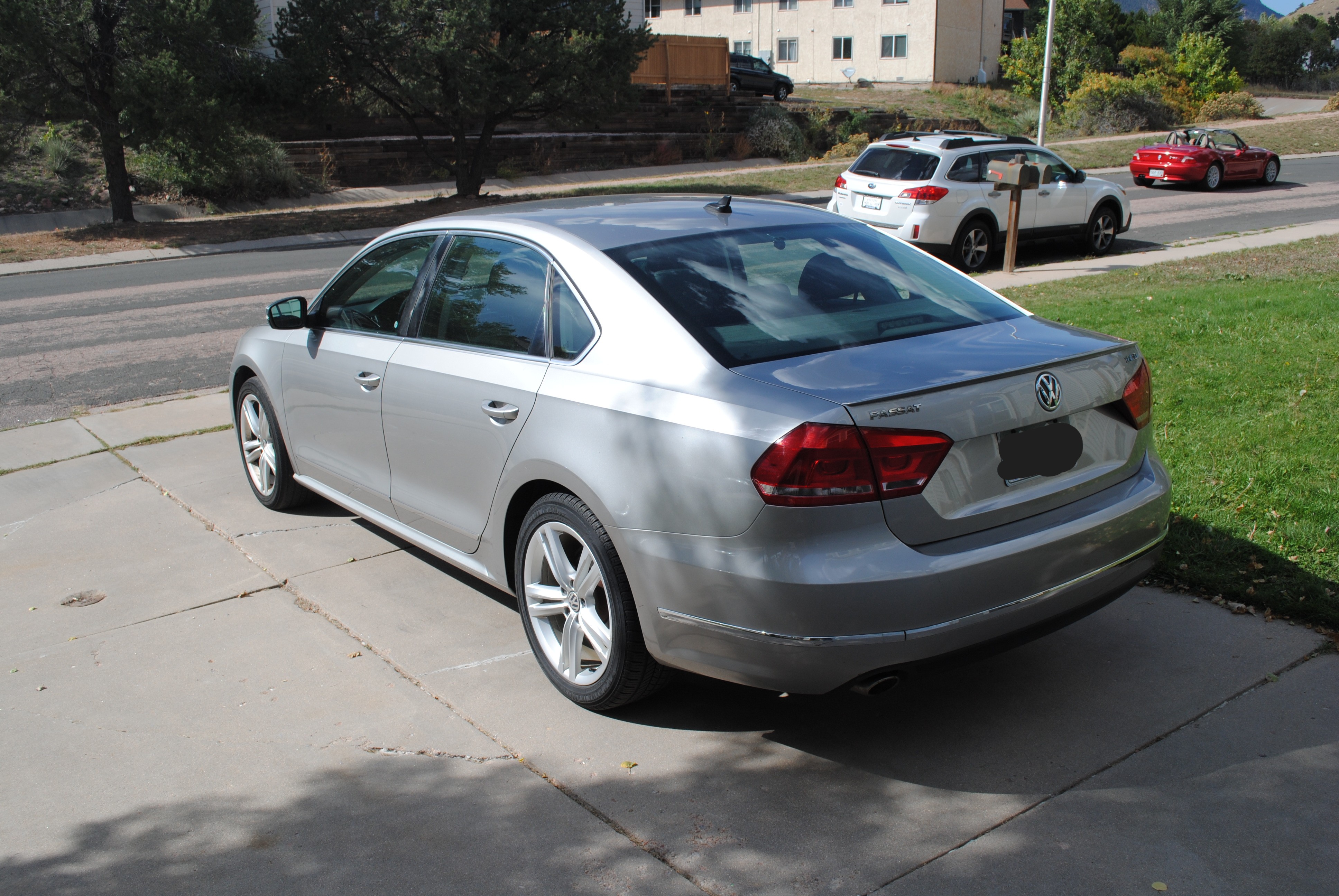 Used 2013 Volkswagen Passat TDI SEL Premium FWD image 6