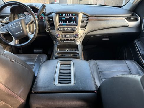 Used 2018 GMC Yukon XL Denali image 5