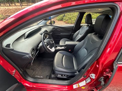 Used 2016 Toyota Prius Four w/ Advanced Technology Package FWD image 6