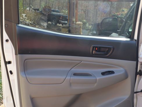 Used 2012 Toyota Tacoma 4x4 Double Cab image 23