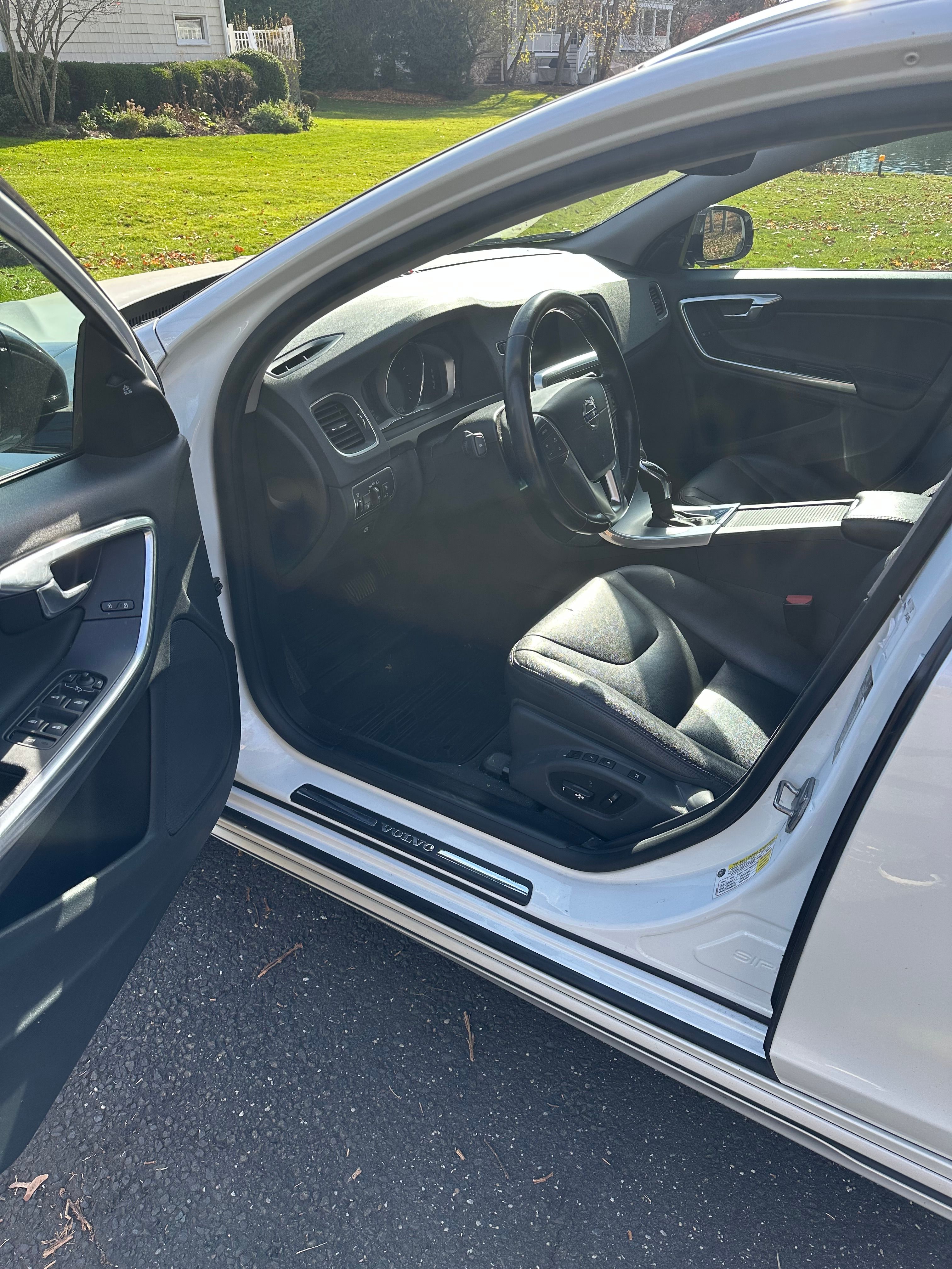 Used 2018 Volvo V60 T5 Cross Country w/ Convenience Package AWD/4WD image 14