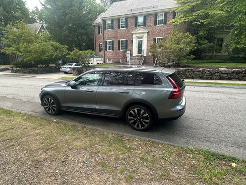 Used 2021 Volvo V60 T5 Cross Country w/ Climate Package image 6