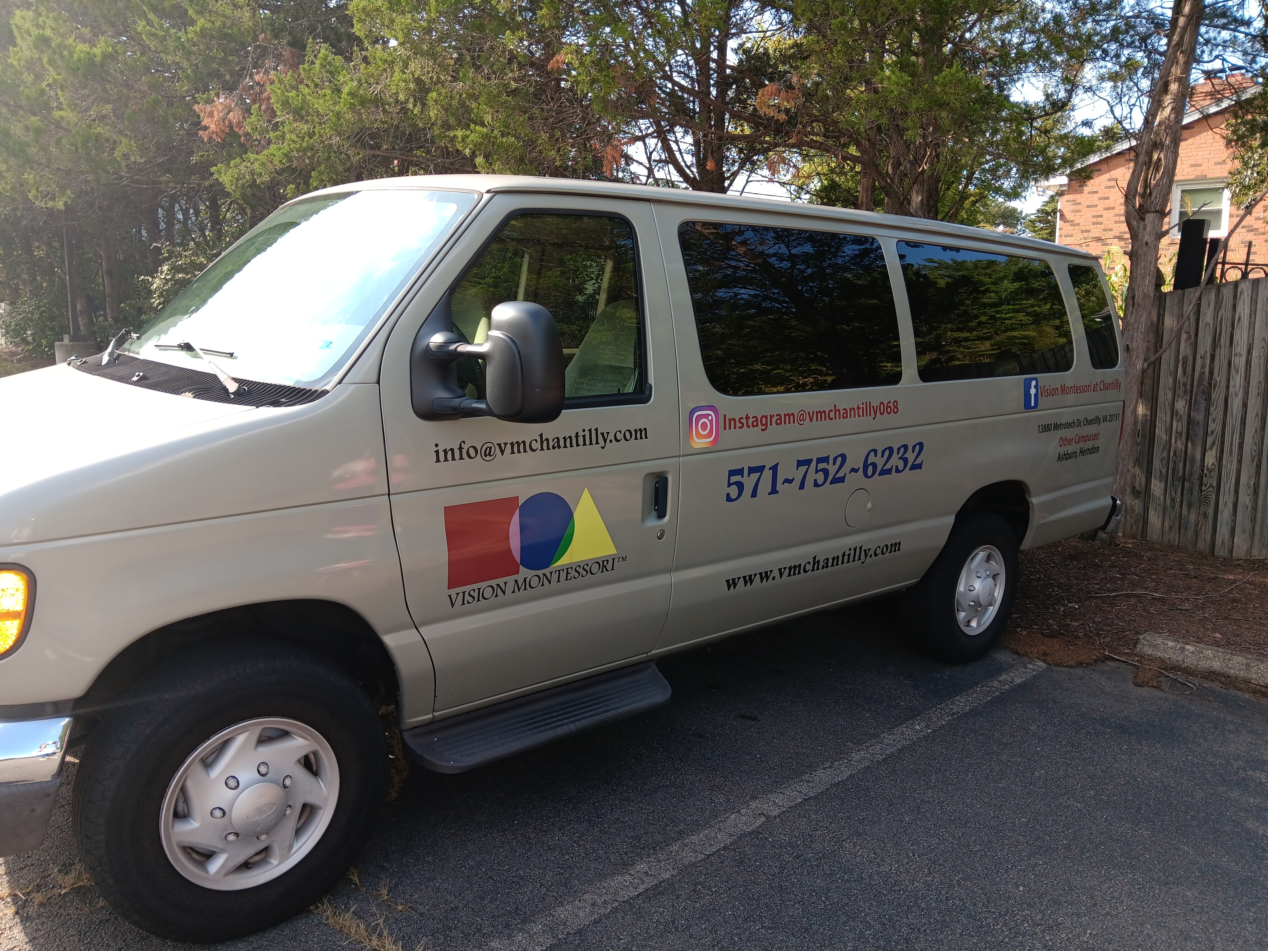 Used 2005 Ford E-350 and Econoline 350 XLT RWD image 2