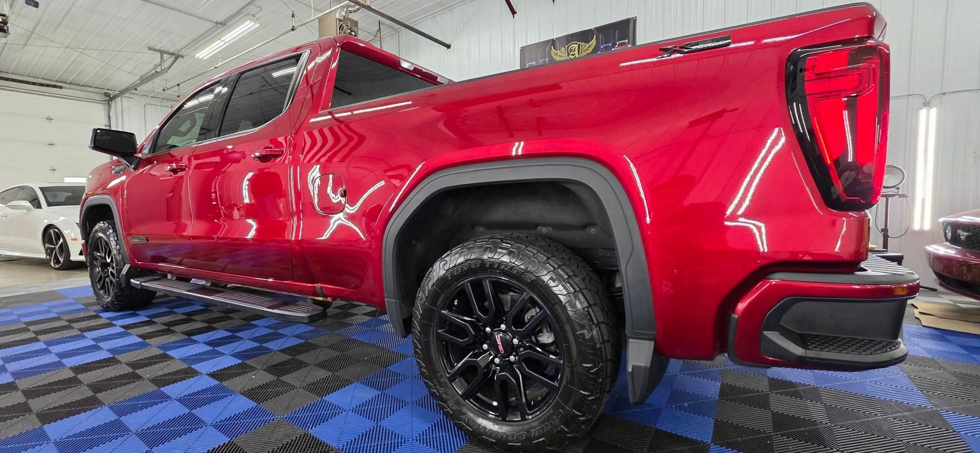 Used 2023 GMC Sierra 1500 Elevation w/ LPO, Elevation Black Package AWD/4WD image 9