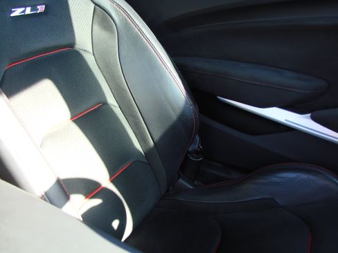 Used 2018 Chevrolet Camaro ZL1 image 12